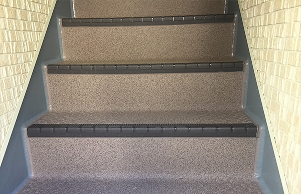 防滑性階段用長尺シート